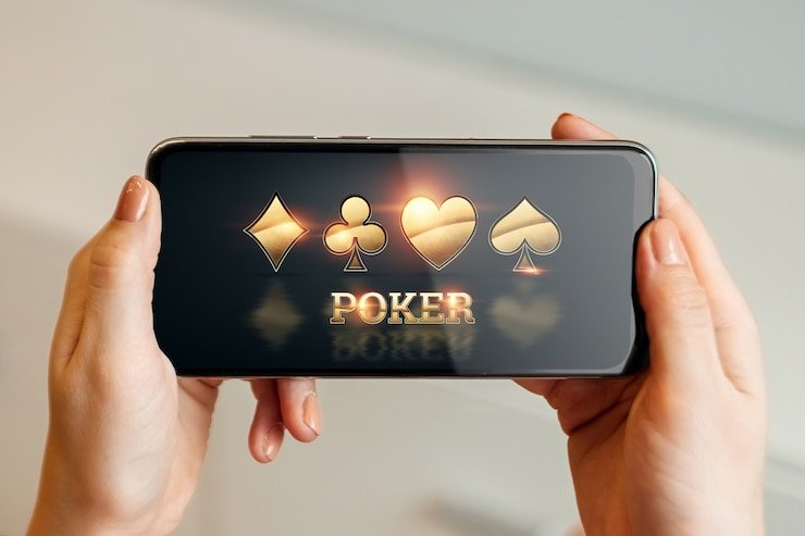 Pemain menggunakan ponsel pintar untuk mengakses game kasino digital secara aman tanpa gangguan